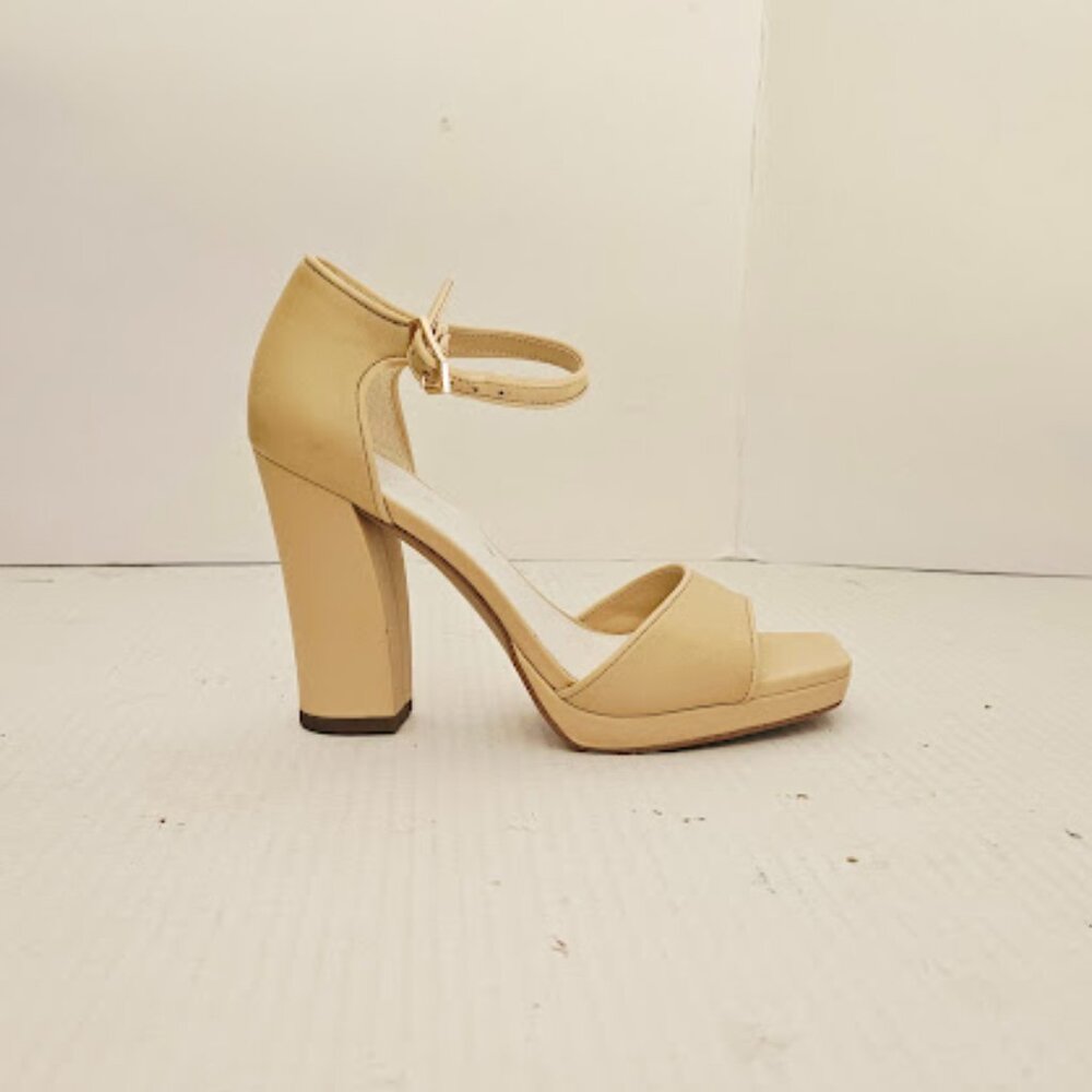 Franco Sarto Dafty Women’s Ankle Buckle Strap Pump Size 6.5